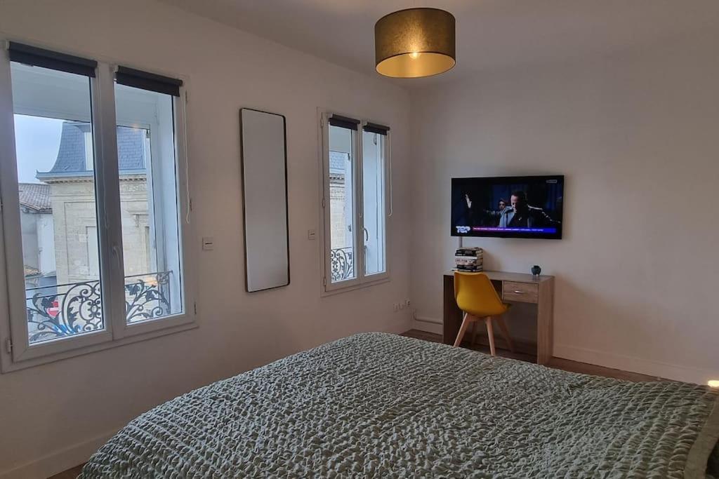Le Retro Chic: Central Renovated Apartment with Free Parking La Roche-Chalais Exterior photo